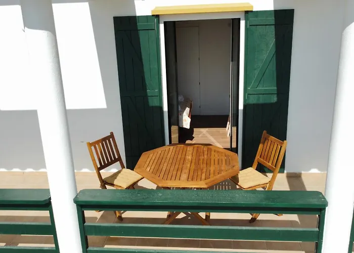 לינה וארוחת בוקר Pura Vida בליאל