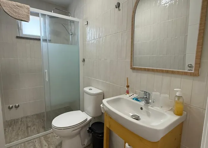 לינה וארוחת בוקר Pura Vida 3*